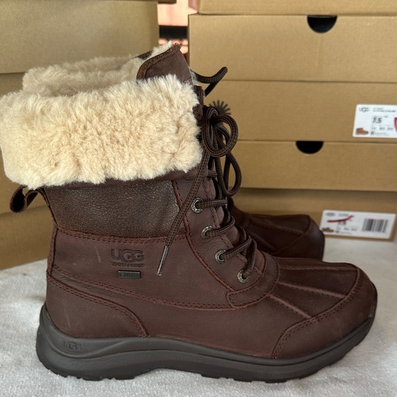 UGG Women’s Adirondack Boot lll Distressed - Picture 1 of 5